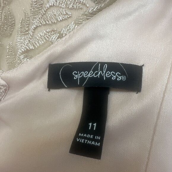 Speechless Juniors Shimmer Embroidered Lace Fit and Flare Dress Size 11 EUC - Picture 10 of 10